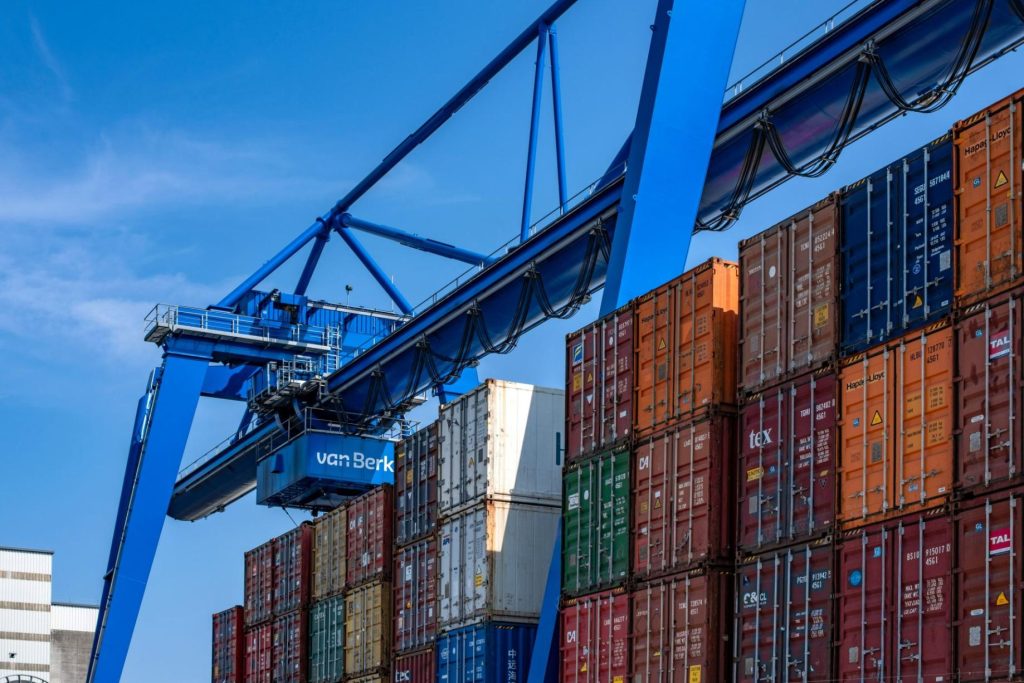 Mehrere Container übereinander, T&L Container Planning GmbH