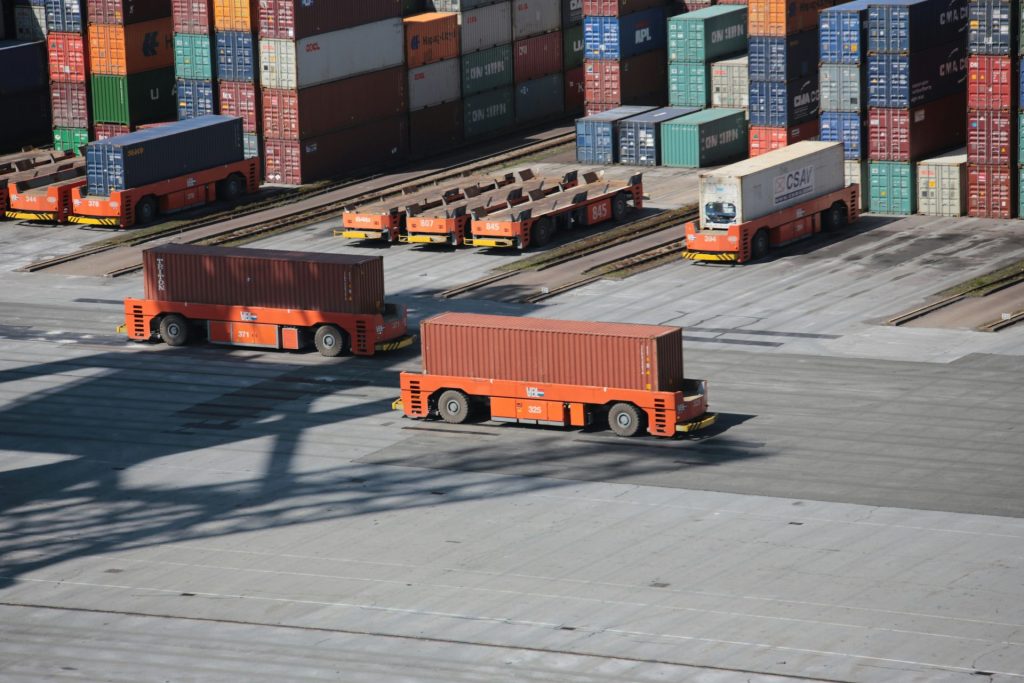 Drei Trucks und Container, T&L Container Planning GmbH